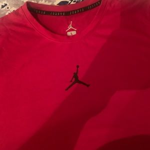 Like New Jordan Tee Shirt Size Large Red. Very nice for any athlete🏀🏀🏀